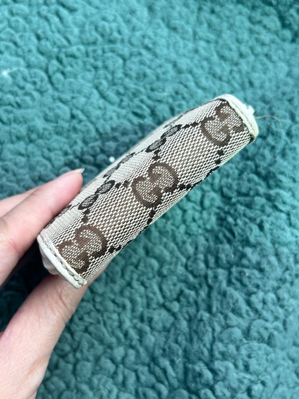 Authentic Gucci GG Canvas Zip Round Coin Purse White Leather - Picture 4 of 11